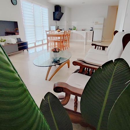 Cozzzy Hut Riverbank Suites Kuching With Spectacular River View Εξωτερικό φωτογραφία