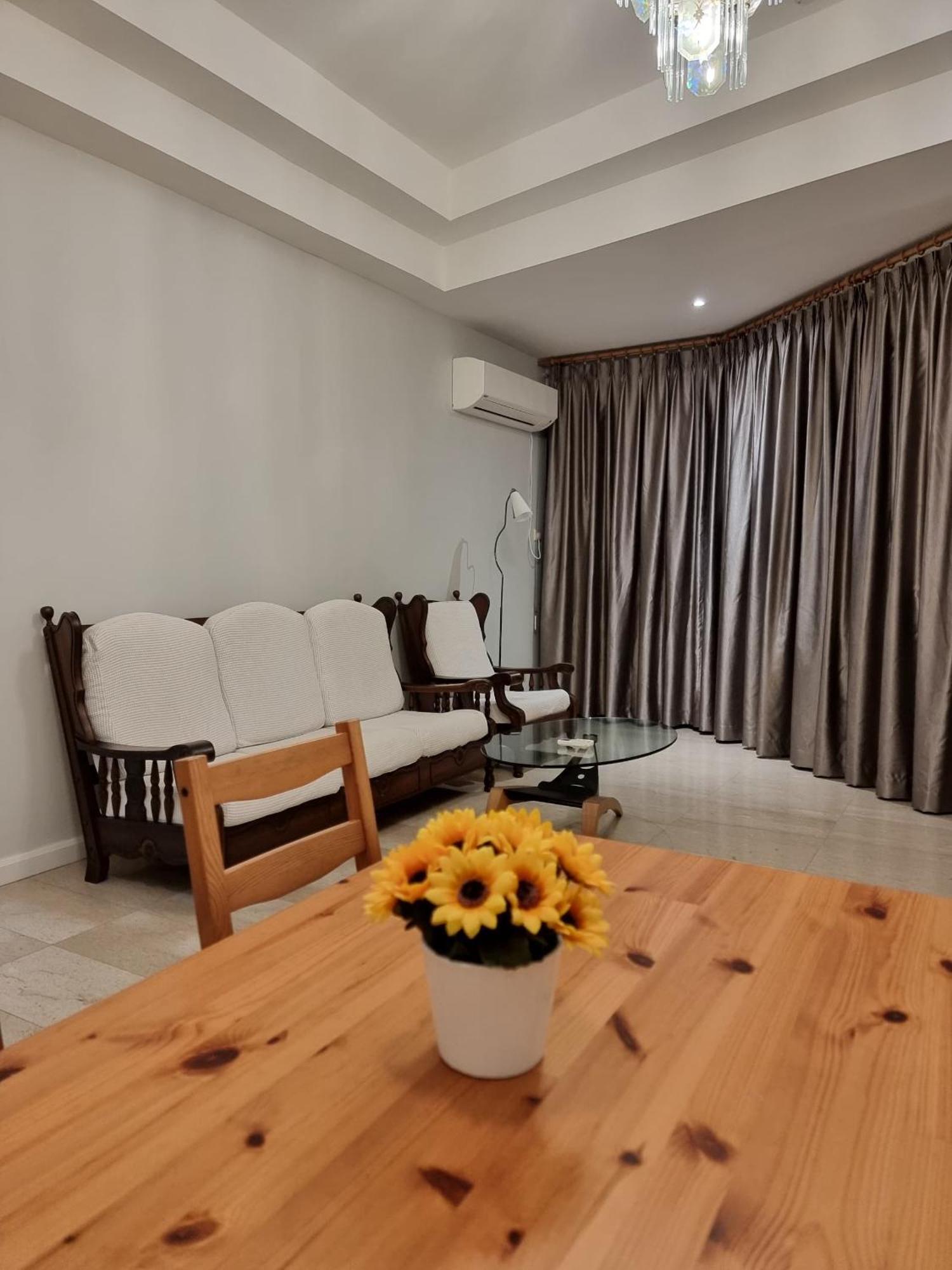 Cozzzy Hut Riverbank Suites Kuching With Spectacular River View Εξωτερικό φωτογραφία