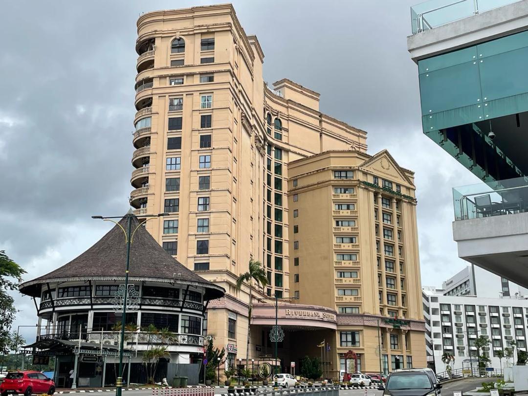Cozzzy Hut Riverbank Suites Kuching With Spectacular River View Εξωτερικό φωτογραφία