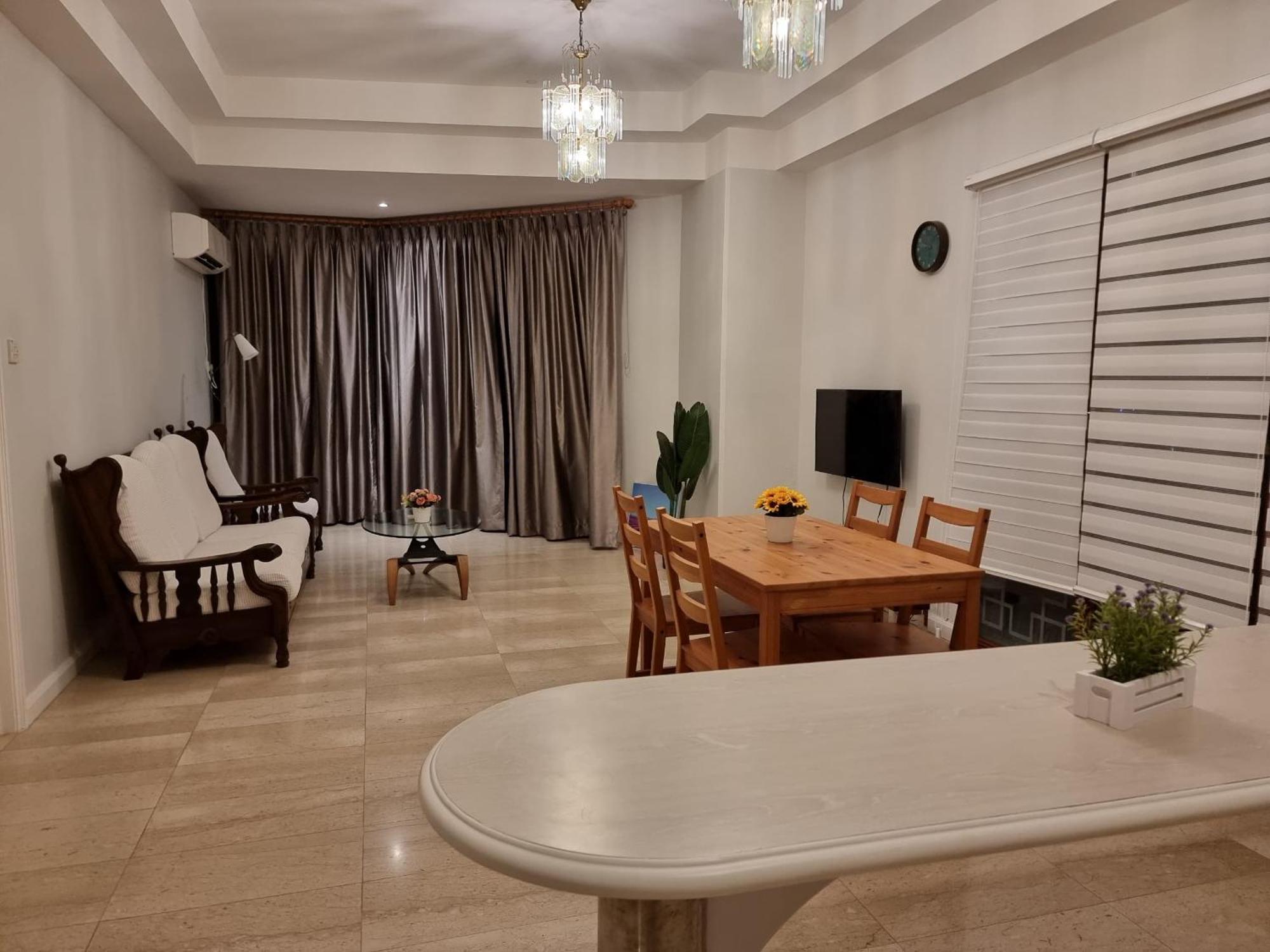 Cozzzy Hut Riverbank Suites Kuching With Spectacular River View Εξωτερικό φωτογραφία