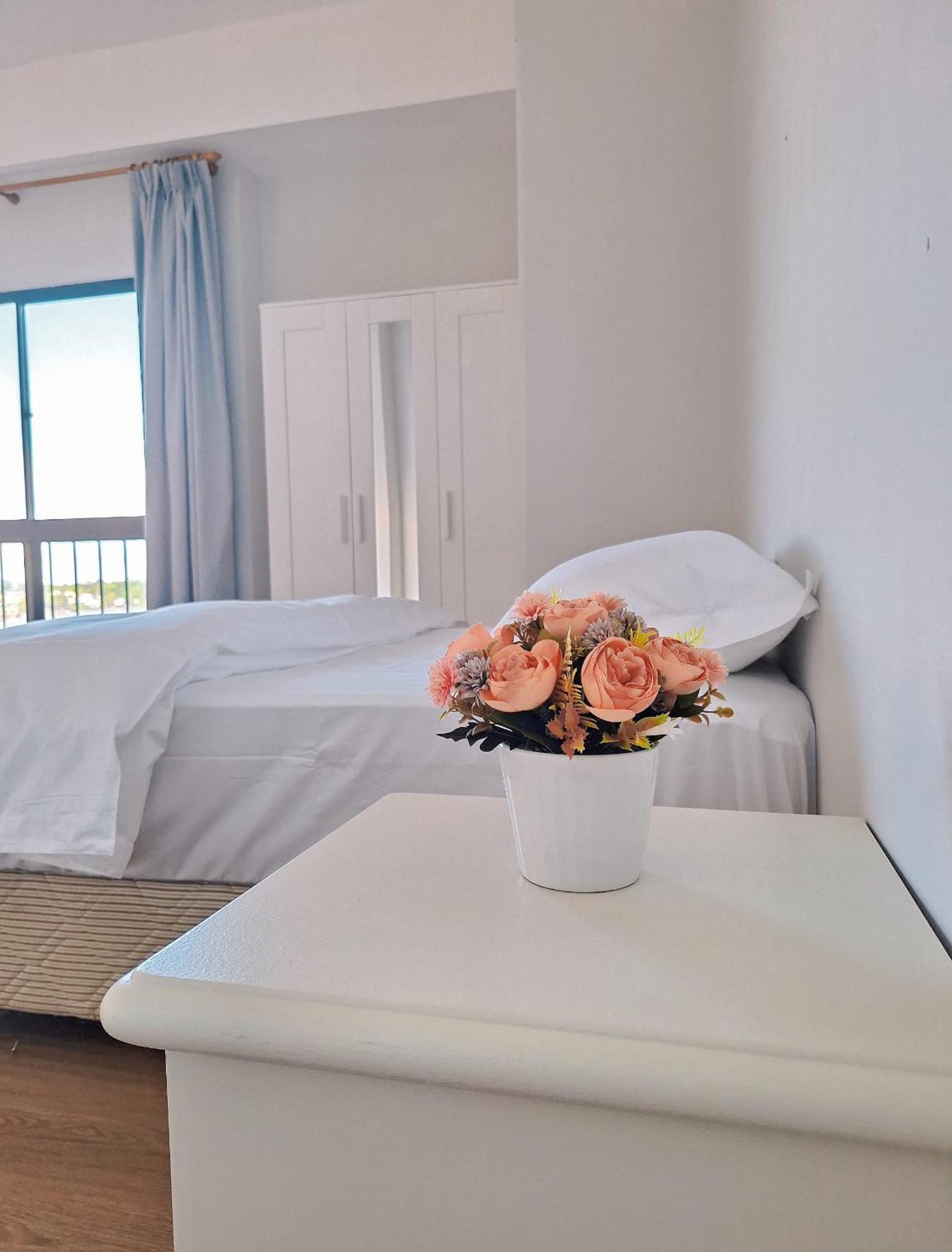 Cozzzy Hut Riverbank Suites Kuching With Spectacular River View Εξωτερικό φωτογραφία